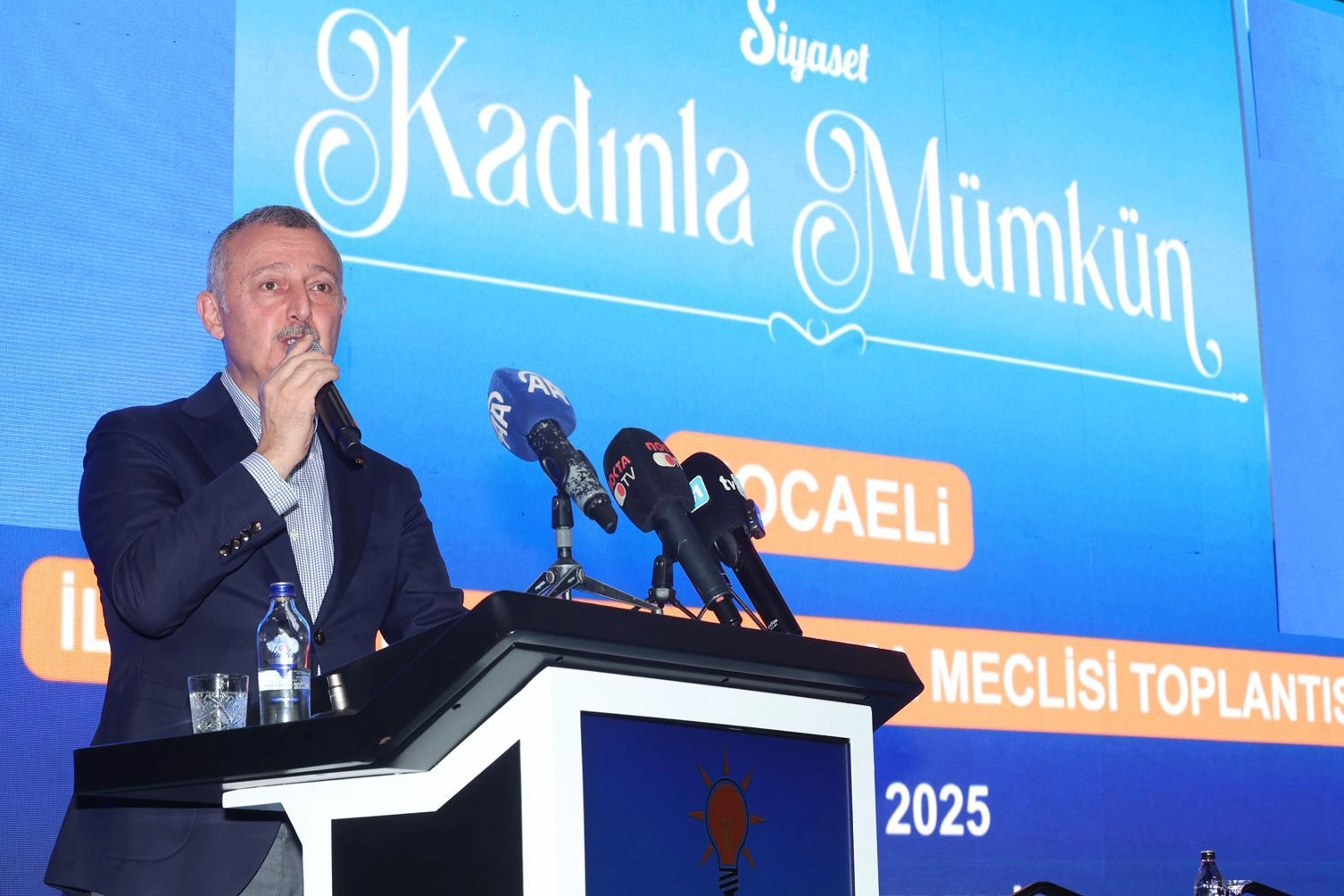 Başkan Büyükakın'dan Özgür Özel'e: Acı günde siyaset yapmayın 