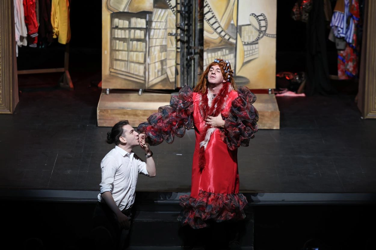 “Eyvah Nadir” İstanbul’da ayakta alkışlandı 