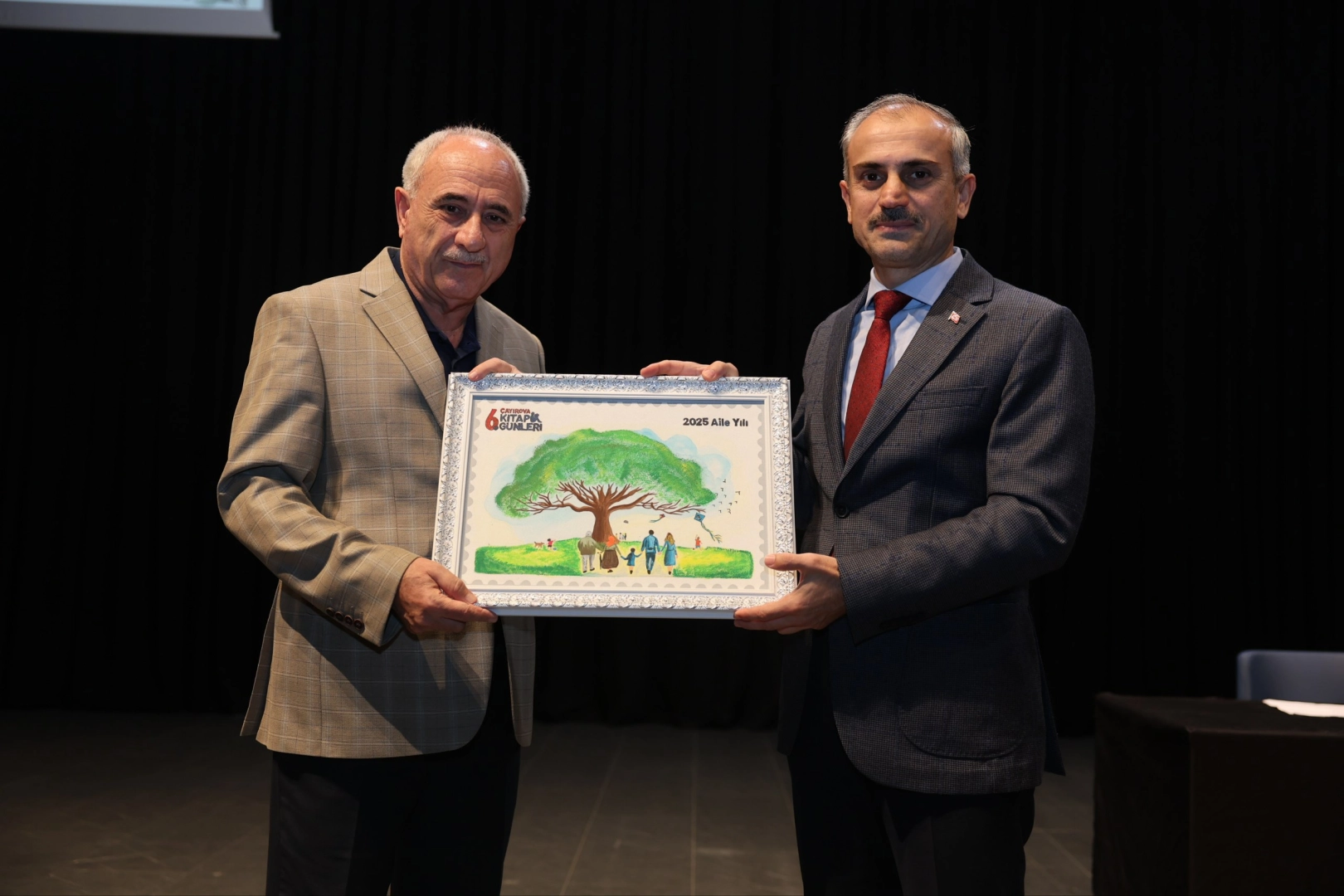 Nurullah Genç, Çayırova Kitap Günleri'nin son gün konuğu oldu 