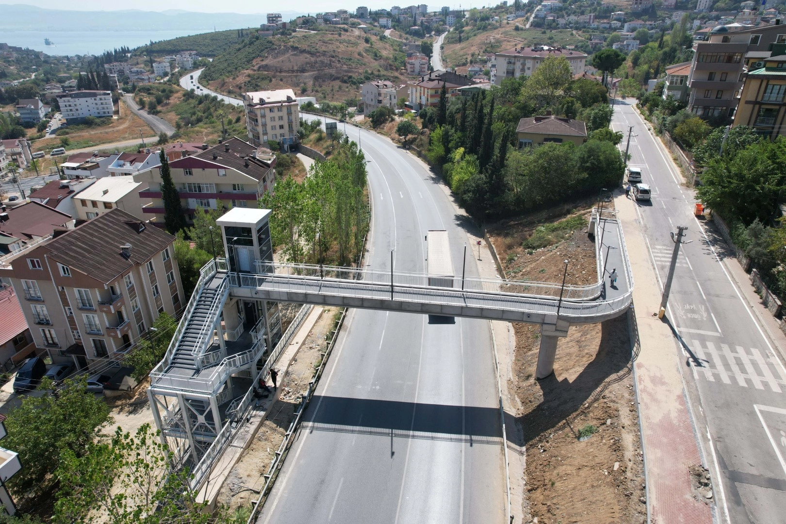 Kocaeli Büyükşehir'den son 6 yılda 18 yeni üst geçit, 38 engelli asansörü 