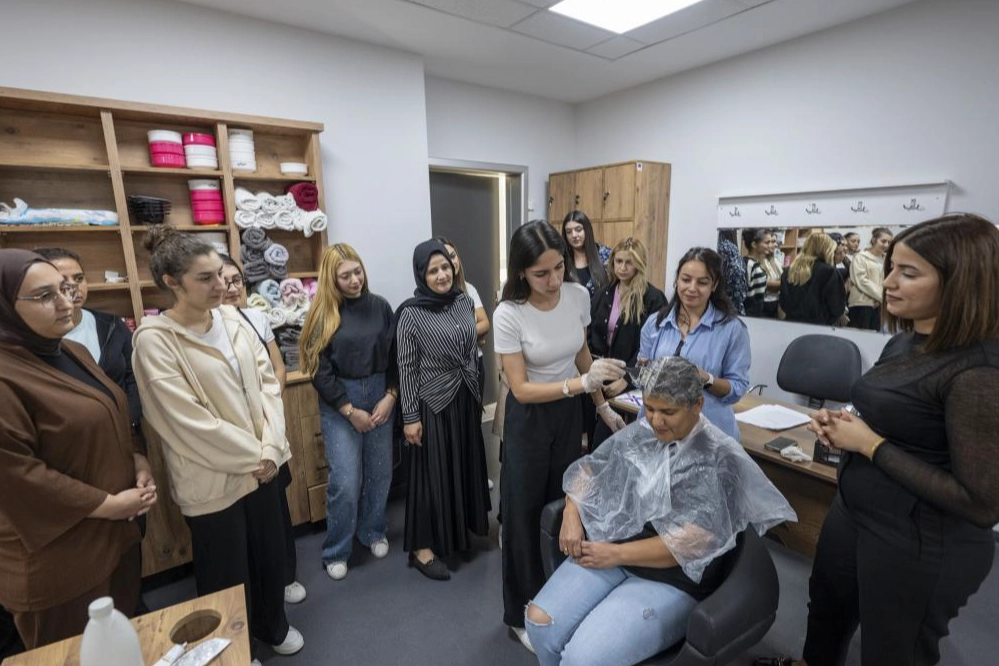 Mersin'de saç renklendirme kursuna yoğun ilgi 