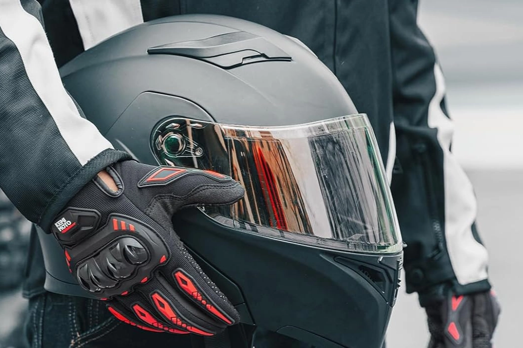 Motosiklet ve bisiklet sürücülerine eldiven ve gözlük zorunluluğu! 