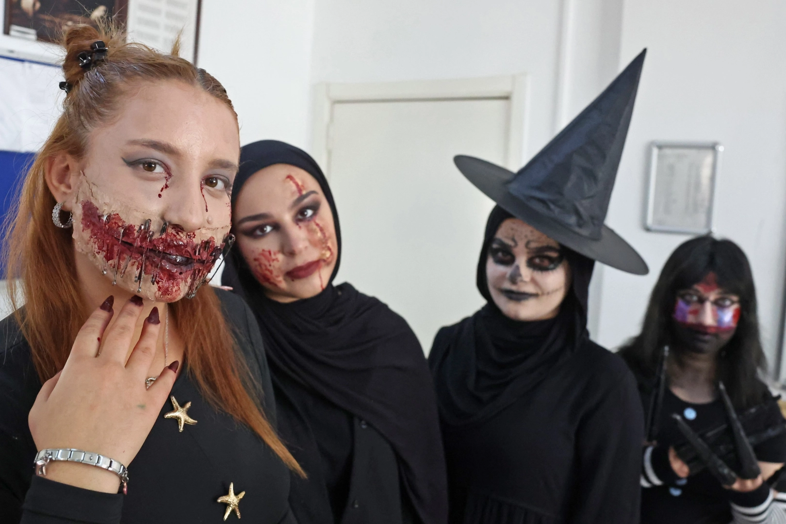 Antalya'da ATABEM kursiyerlerden korku filmi makyajı 