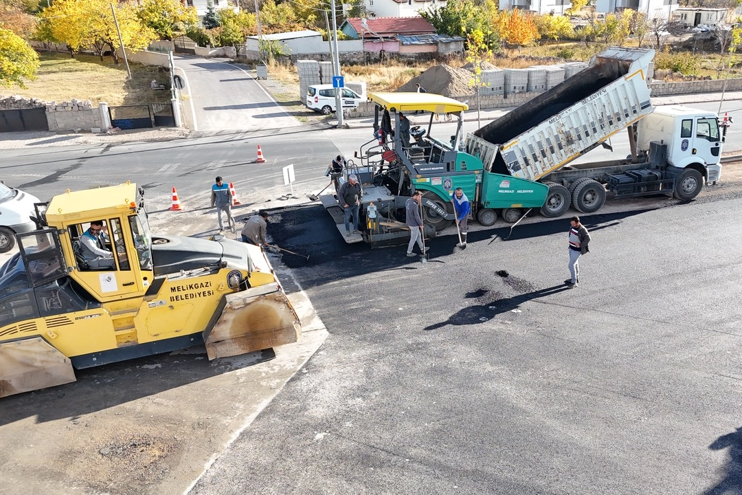Kayseri Melikgazi'de tam gaz asfalt çalışması 
