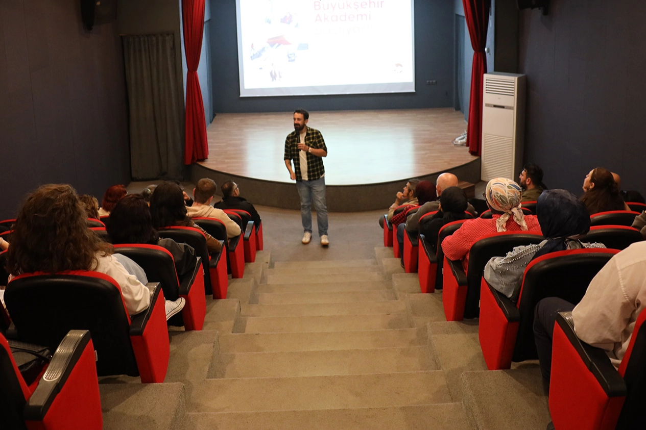 Sakarya Büyükşehir Akademi'den 'sinema' dersi 
