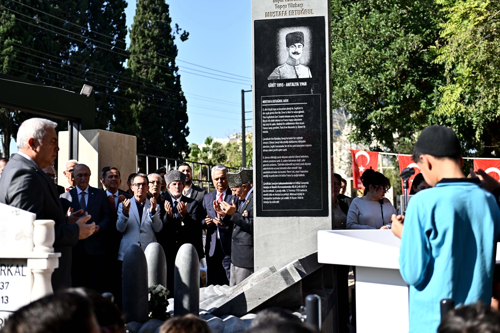 Antalya Muratpaşa'da Topçu Yüzbaşı Aker unutulmadı 