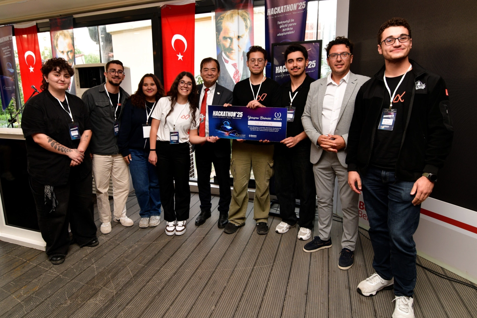 İzmir Bornovalı genç beyinler afetlere dirençli kent için kod yazdı 