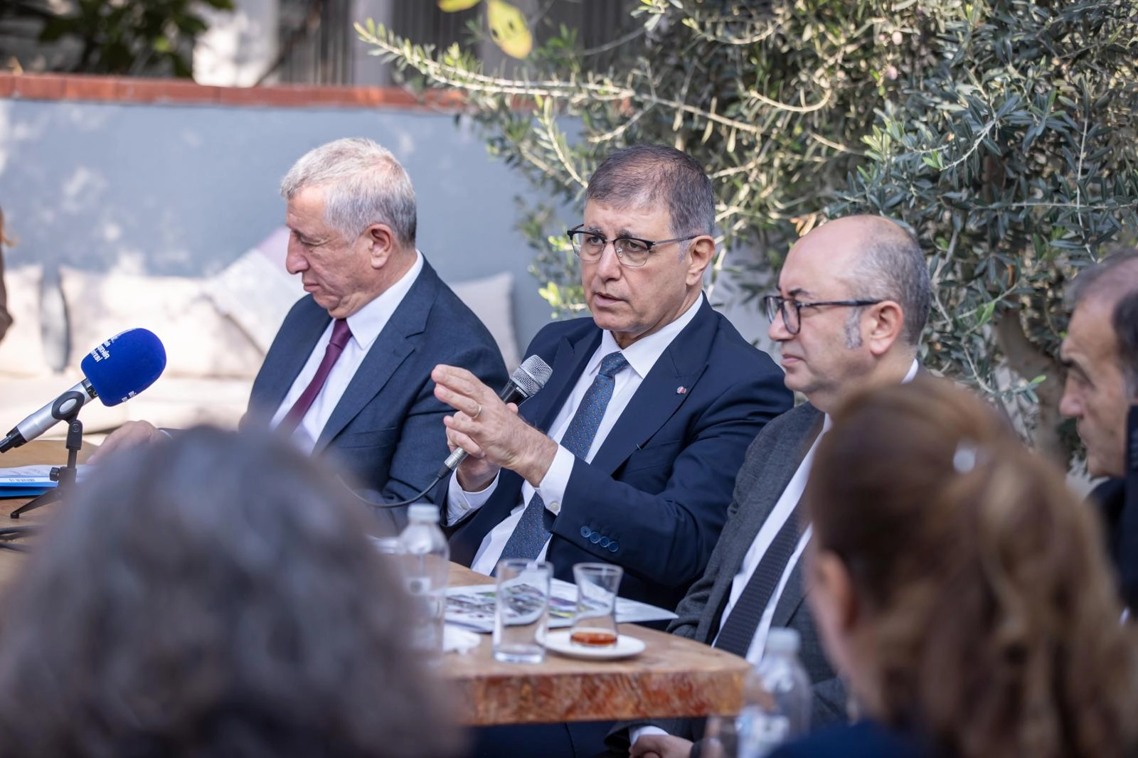 Başkan Tugay, Güzelbahçeli muhtarları dinledi 