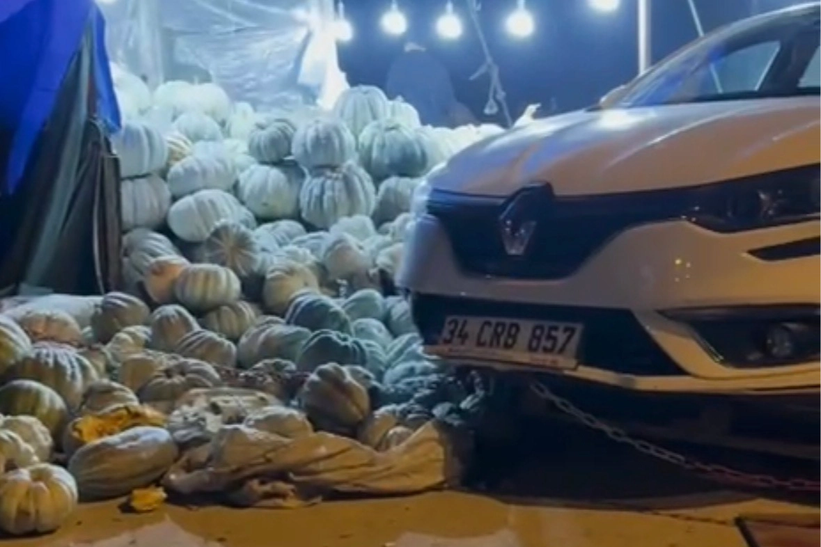 Düzce'de kaza! Kabak tezgahı yerle bir oldu... Gitti kabaklar! 