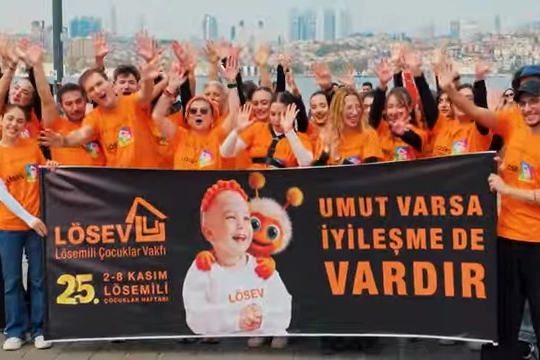 LÖSEV'den Üsküdar sahilinde danslı farkındalık 