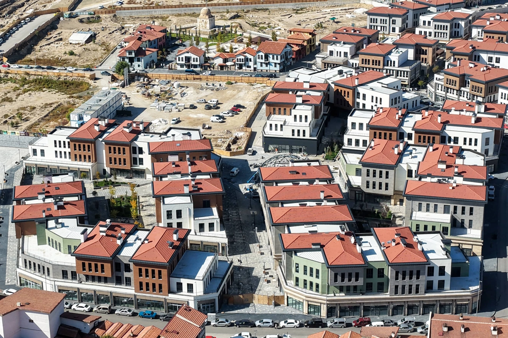 Meram'da Suriçi dönüşüme son rötuşlar... Louvre tarzı kubbe altında tarihi hamam canlanıyor! 