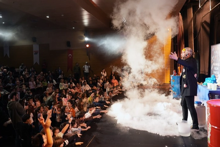 Maltepe’de ara tatil çocuklar için şenlik gibi geçiyor 