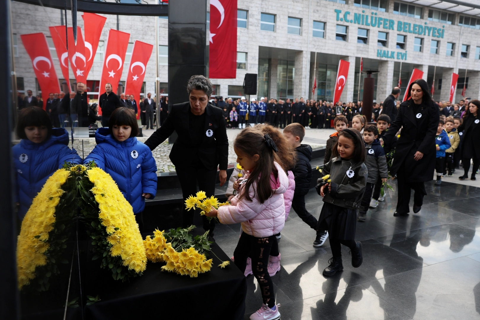 Bursa Nilüfer, Ata’sını Cumhuriyet Meydanı’nda andı 