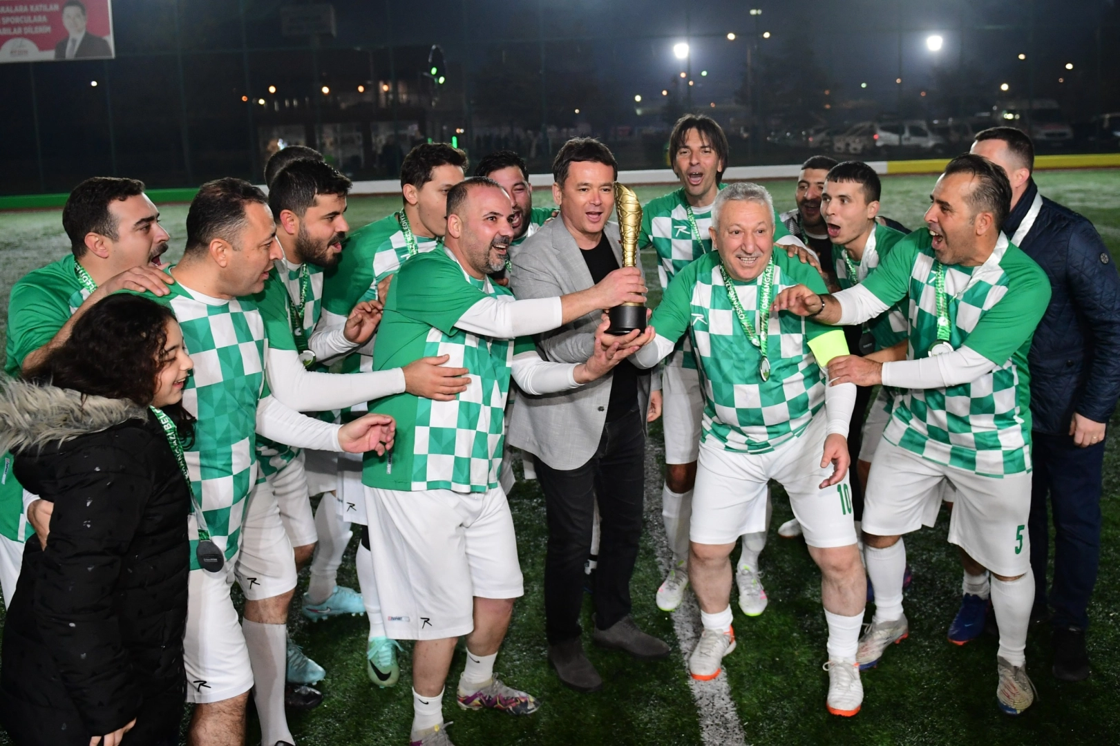 Bursa Osmangazi'de geleneksel turnuvada kupa sahibini buldu 