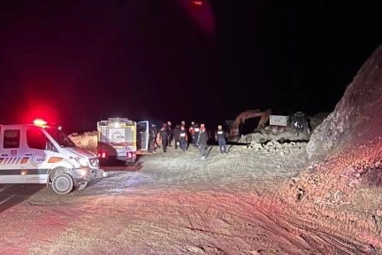 Sivas’ın Divriği'ndeki göçükte arama çalışmaları sürüyor 