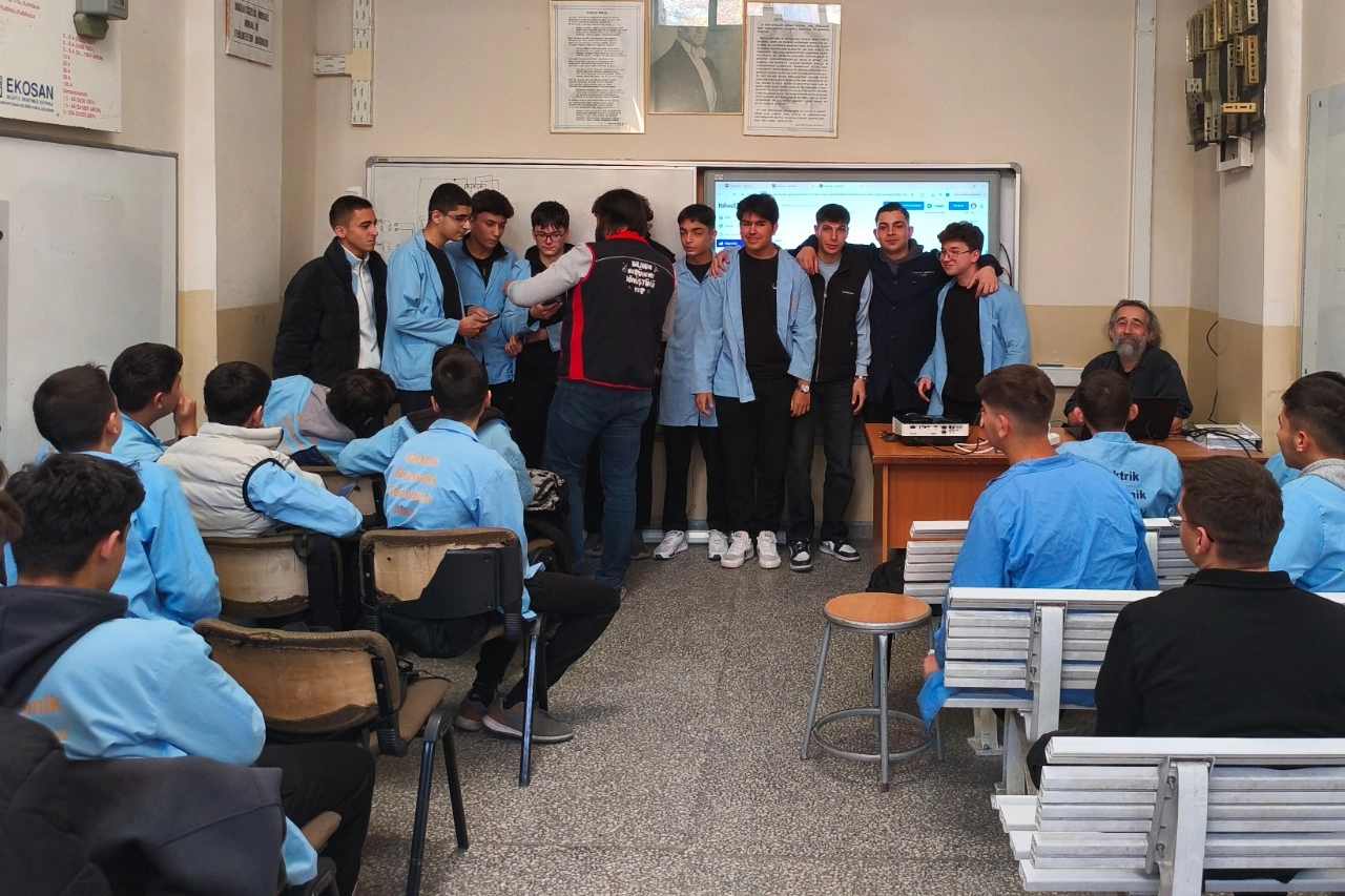 Bursa'da öğrenciler elektronik atıklar konusunda bilgilendirildi 