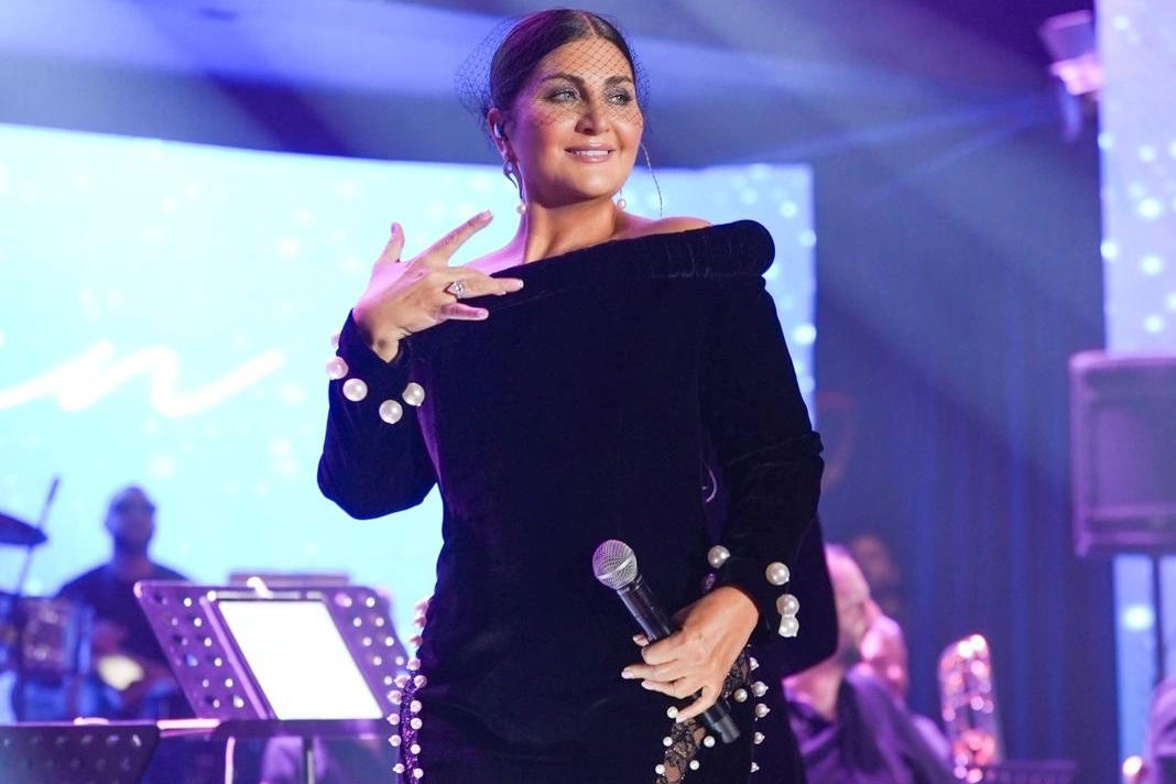 Sibel Can inci detaylarıyla dikkat çekti 