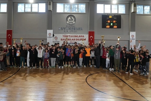 Denizli Büyükşehir gençleri sporla buluşturdu 