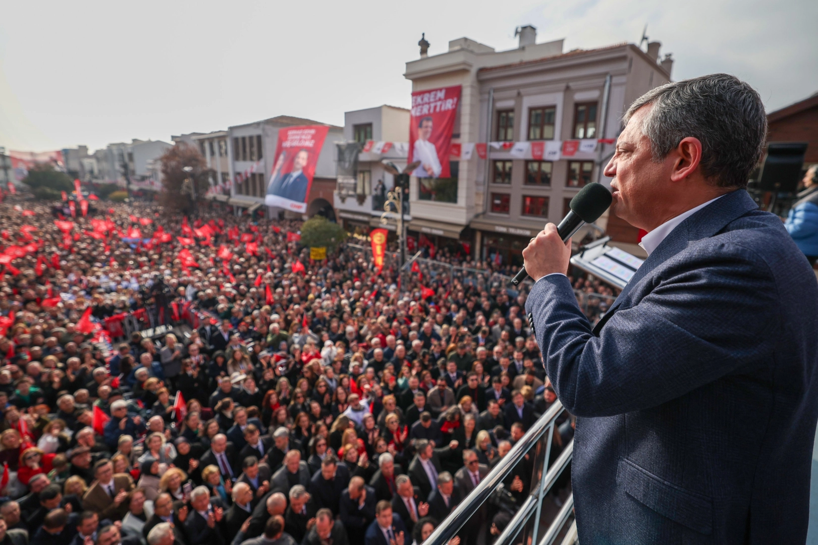 CHP lideri Özgür Özel Edirne'den iktidara yüklendi: Salonların partisi değil, meydanların partisiyiz 