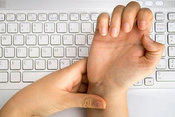 Bilgisayar başında uzun zaman geçirenler dikkat 