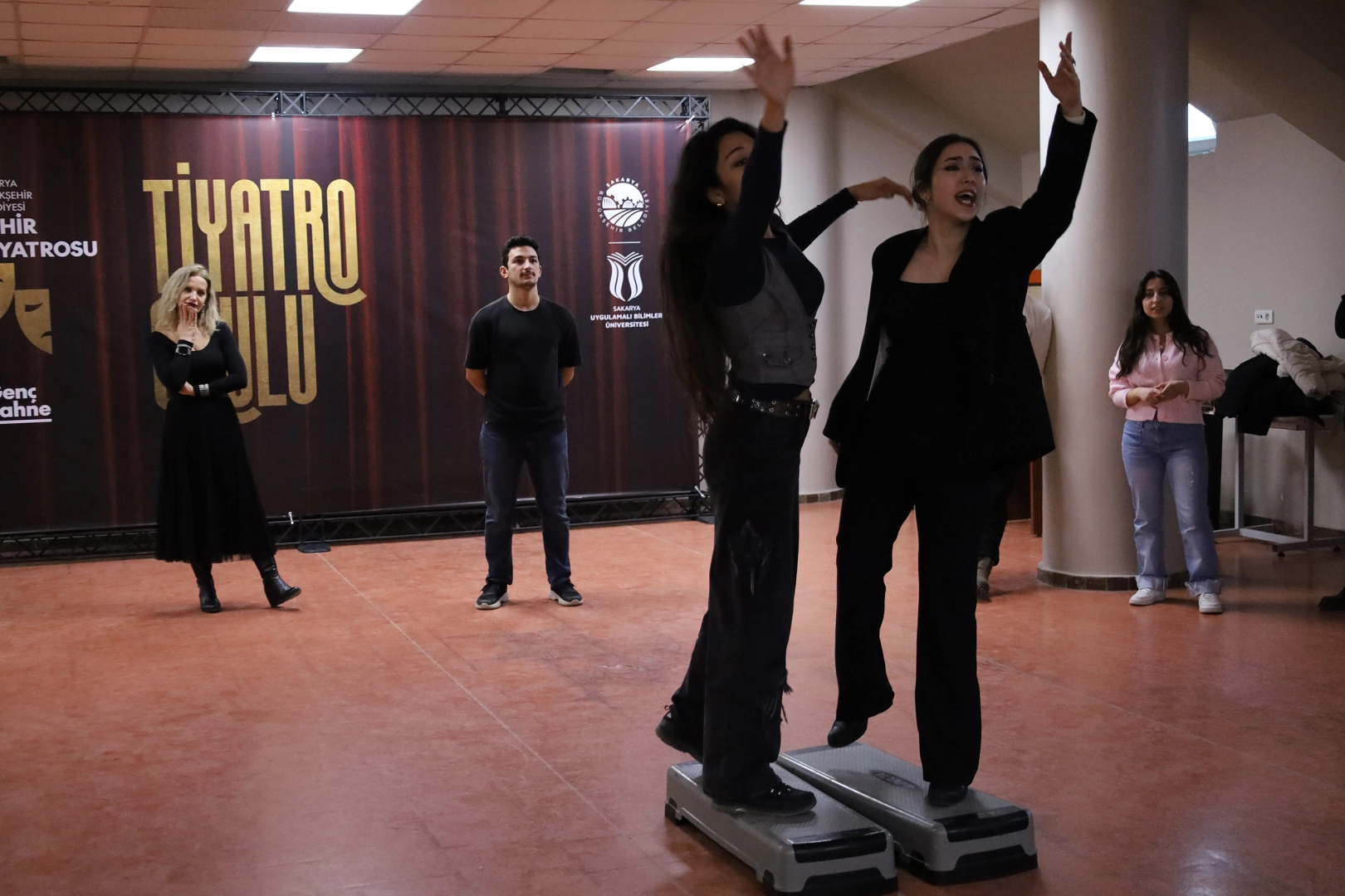 Sakarya Büyükşehir’in tiyatro okulunda eğitimler başladı 
