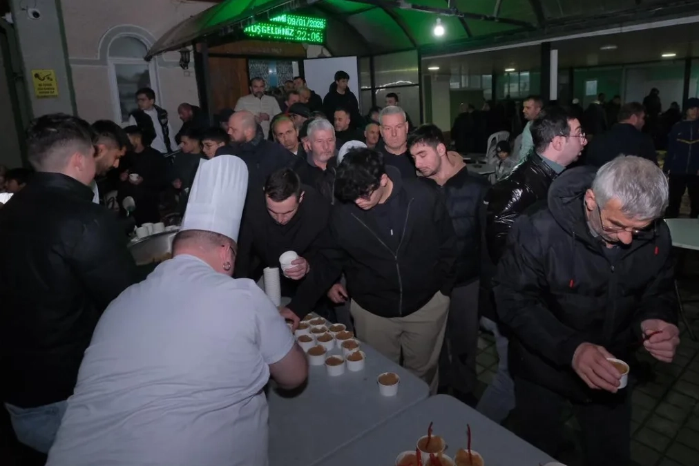 Bursa İnegöl'de helva kazanları kandil için kaynadı 