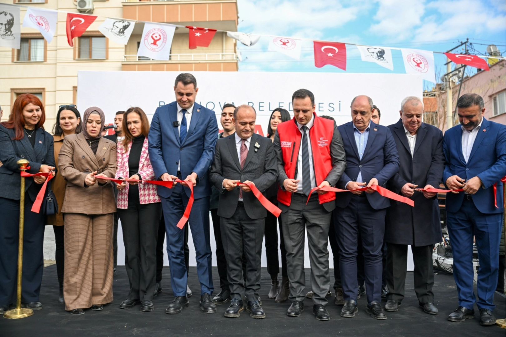 Bornova’da halkın sofrasına sahip çıkan açılış 