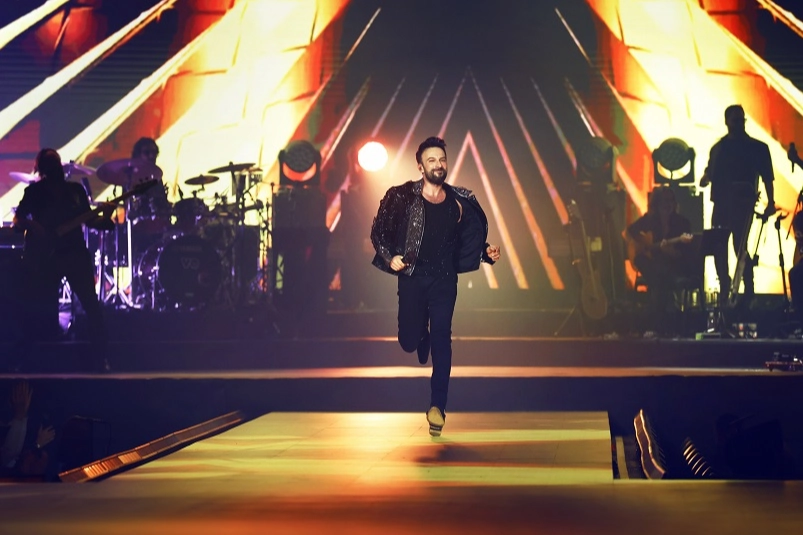 Tarkan özlemi son buldu... Megastar İstanbul'da hayranlarıyla kucaklaştı 