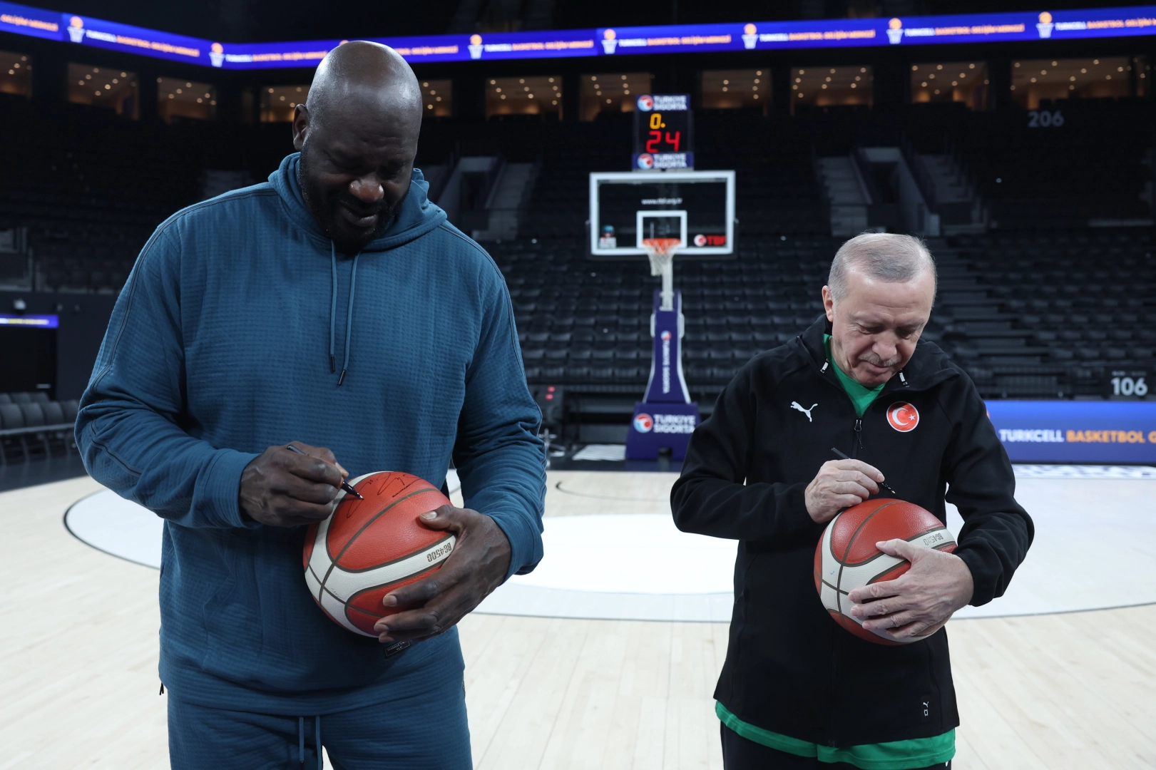Cumhurbaşkanı Erdoğan, NBA efsanesi ile pota başında 