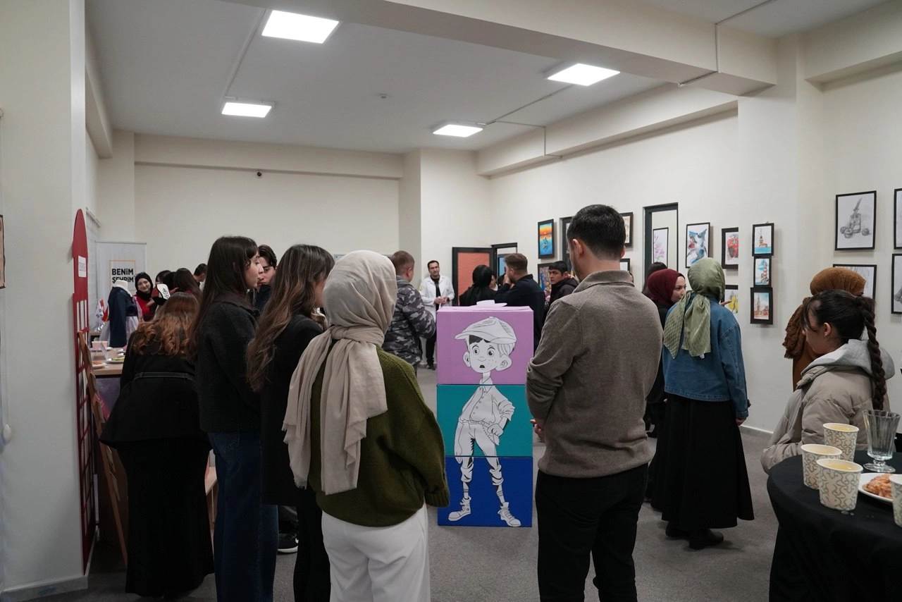 Konya'da Lise Medeniyet Akademileri’nde dönem sonu sergisi 