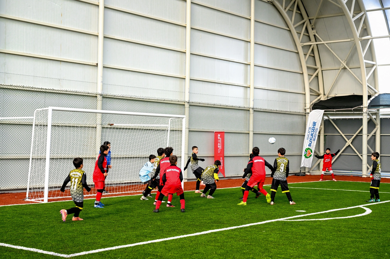 Malatya'da 'Minikler Yarıyıl Futbol Şenliği' turnuvası başladı 