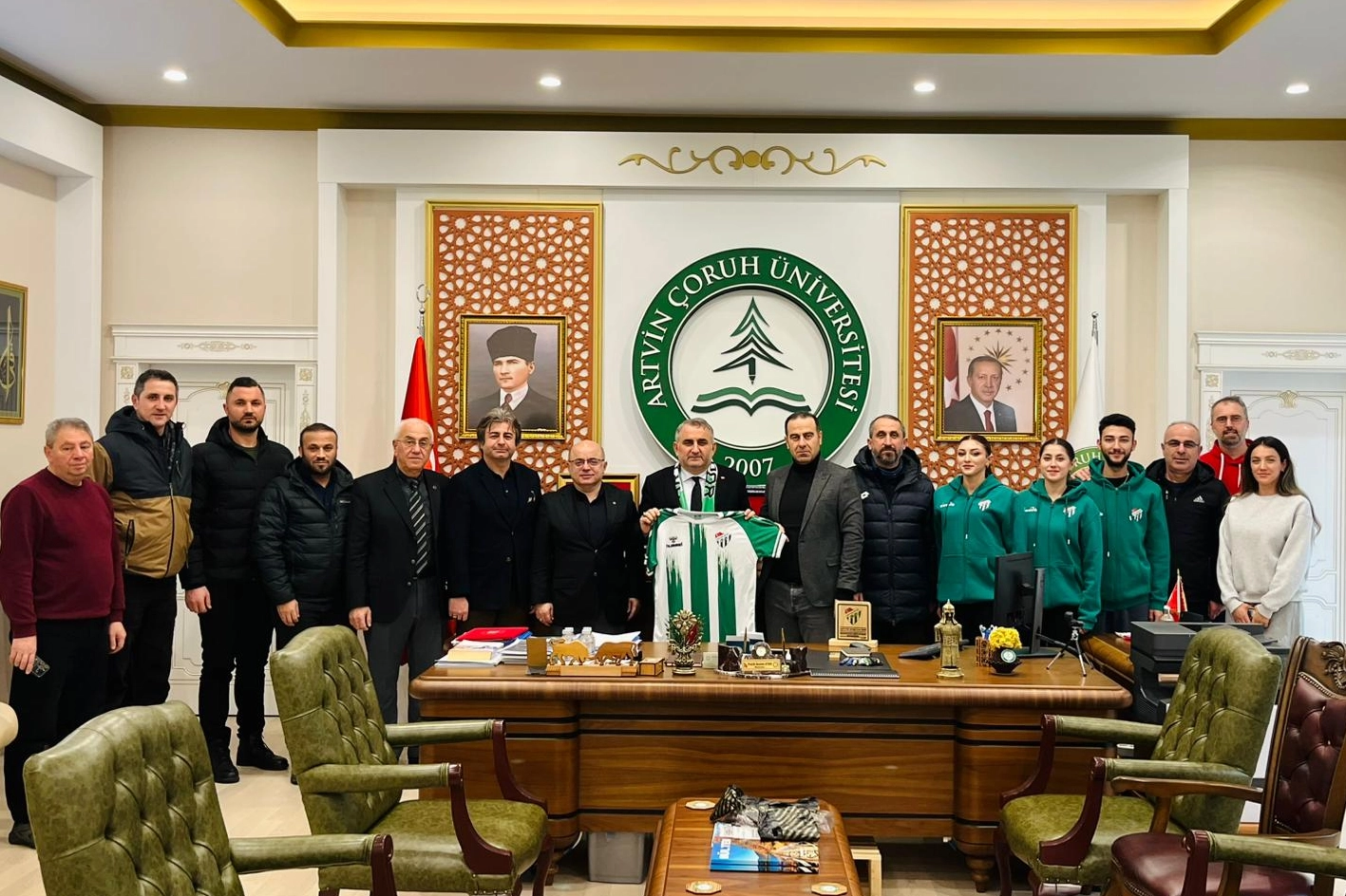 Artvinspor’dan AÇÜ Rektörü Prof. Dr. Aydın’a ziyaret 