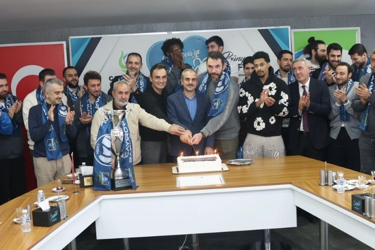 Kocaeli'de Başkan Çiftçi, şampiyon kadroyla bir araya geldi 