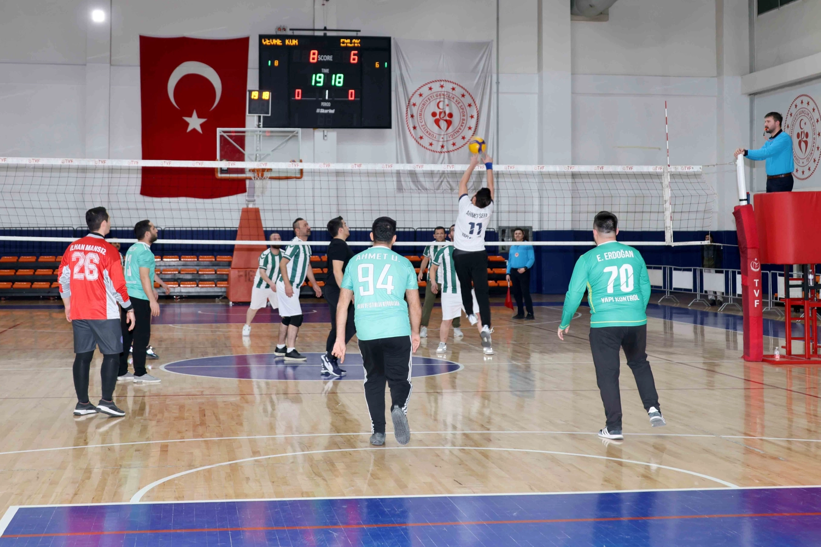 Karatay’da birimler arası voleybol turnuvası başladı 