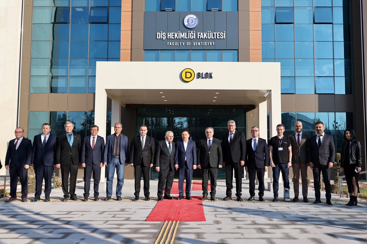ERÜ Diş Hastanesi yeni binasında ilk hastalarını aldı 