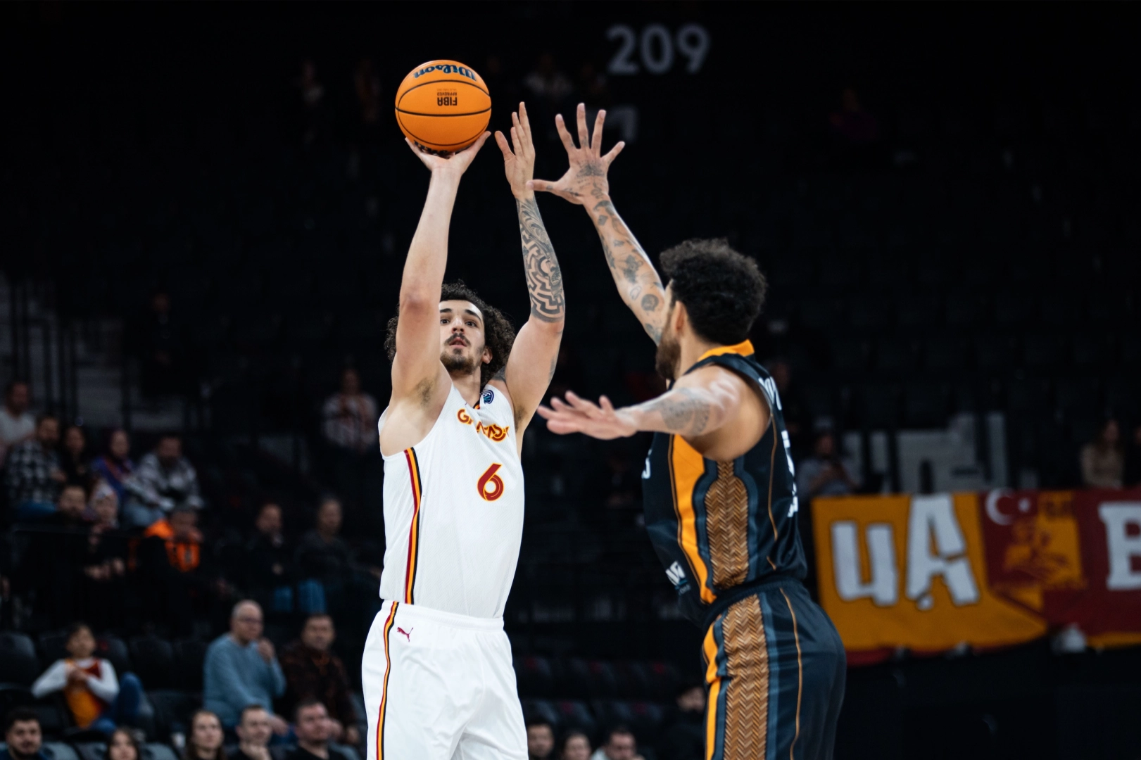 TOFAŞ, milli basketbolcu Sadık Emir Kabaca'yı kadrosuna kattı 