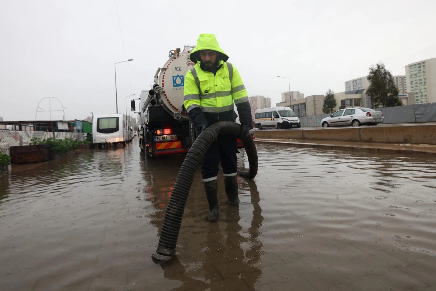 Sağanak yağışta İzmir teyakkuzda 