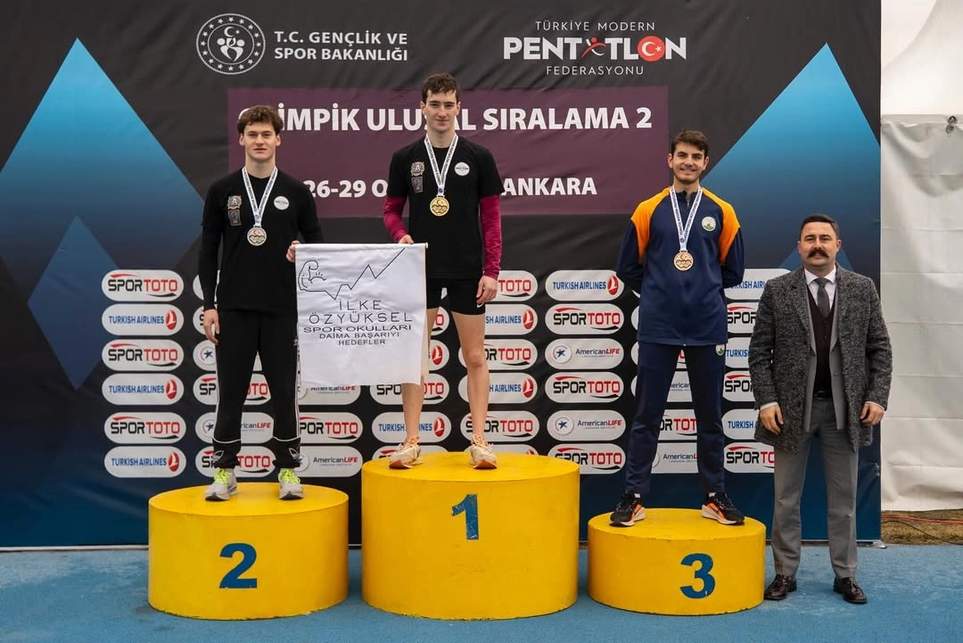 Osmangazili pentatloncu Arda Meriç'ten bronz madalya 