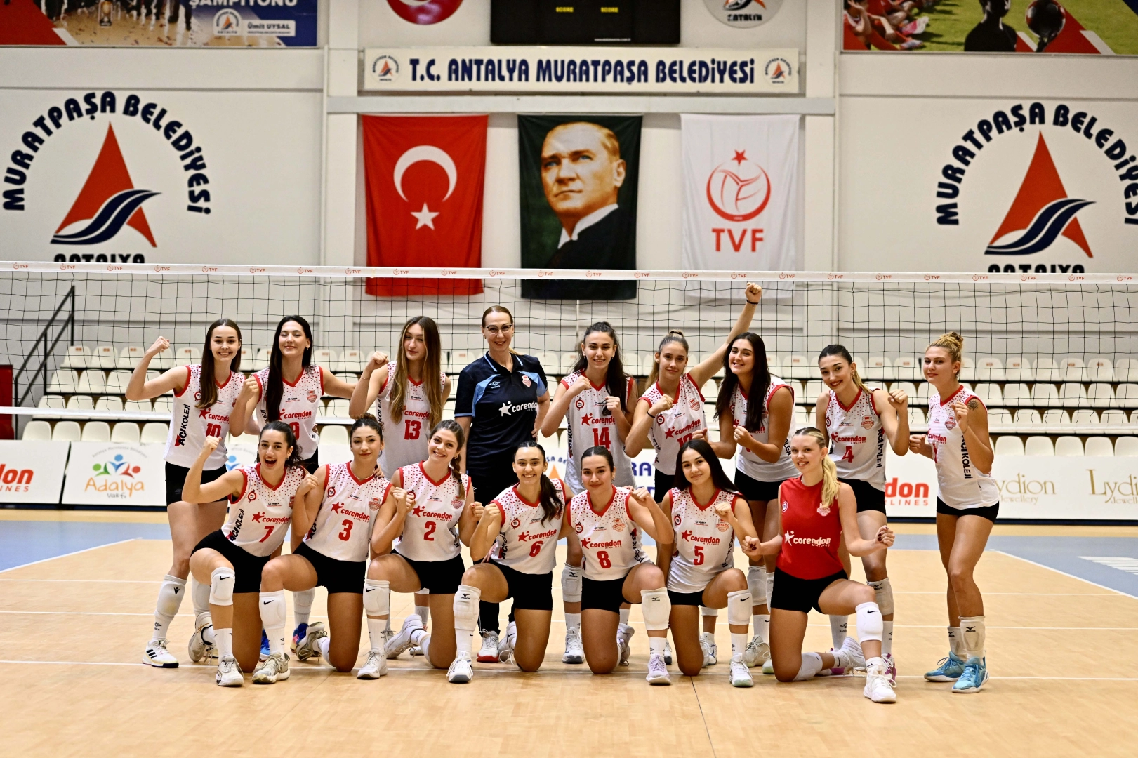Antalya Muratpaşa Belediyespor çıkışta 