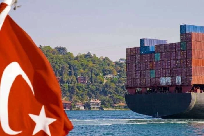 Dış ticarette denge zayıfladı! İhracat geriledi, ithalat yatay seyretti 