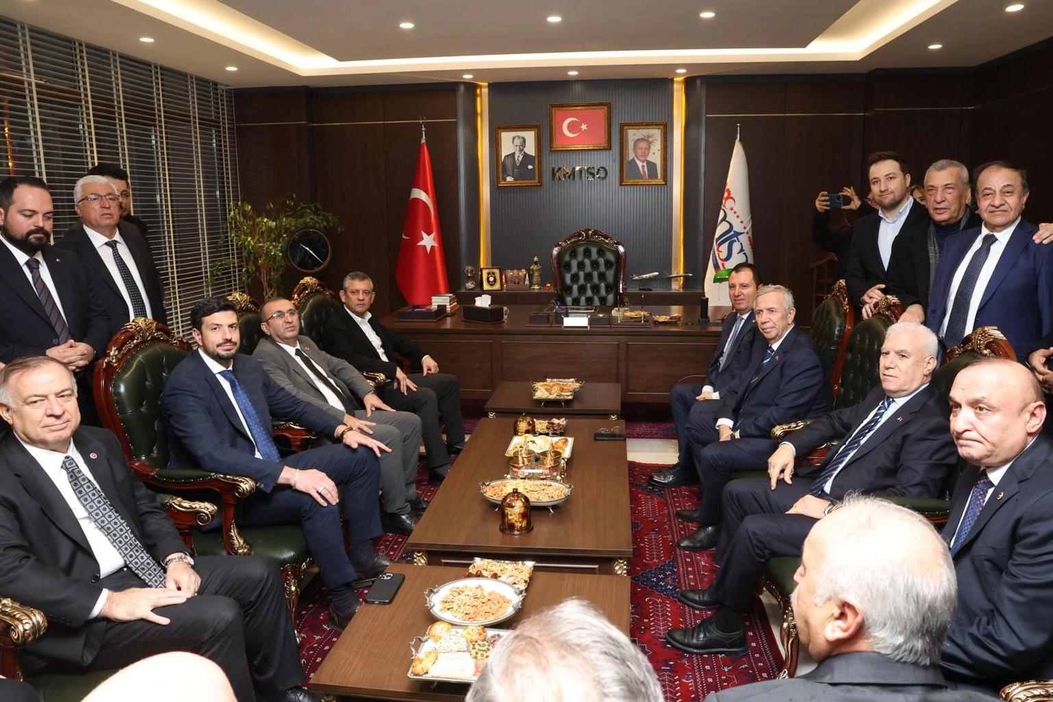 CHP'li başkanlar Kahramanmaraş'ta... Başkan Bozbey'den deprem bölgesine ziyaret 