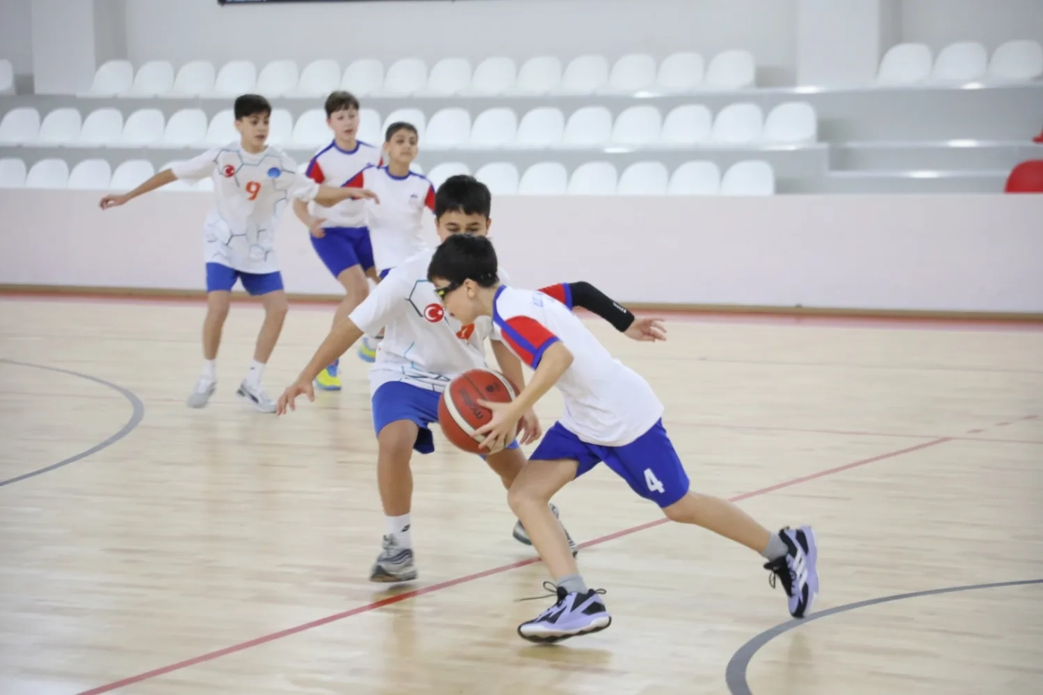 Bursa İnegöl'de Spor Festivali basketbol müsabakalarıyla start aldı 