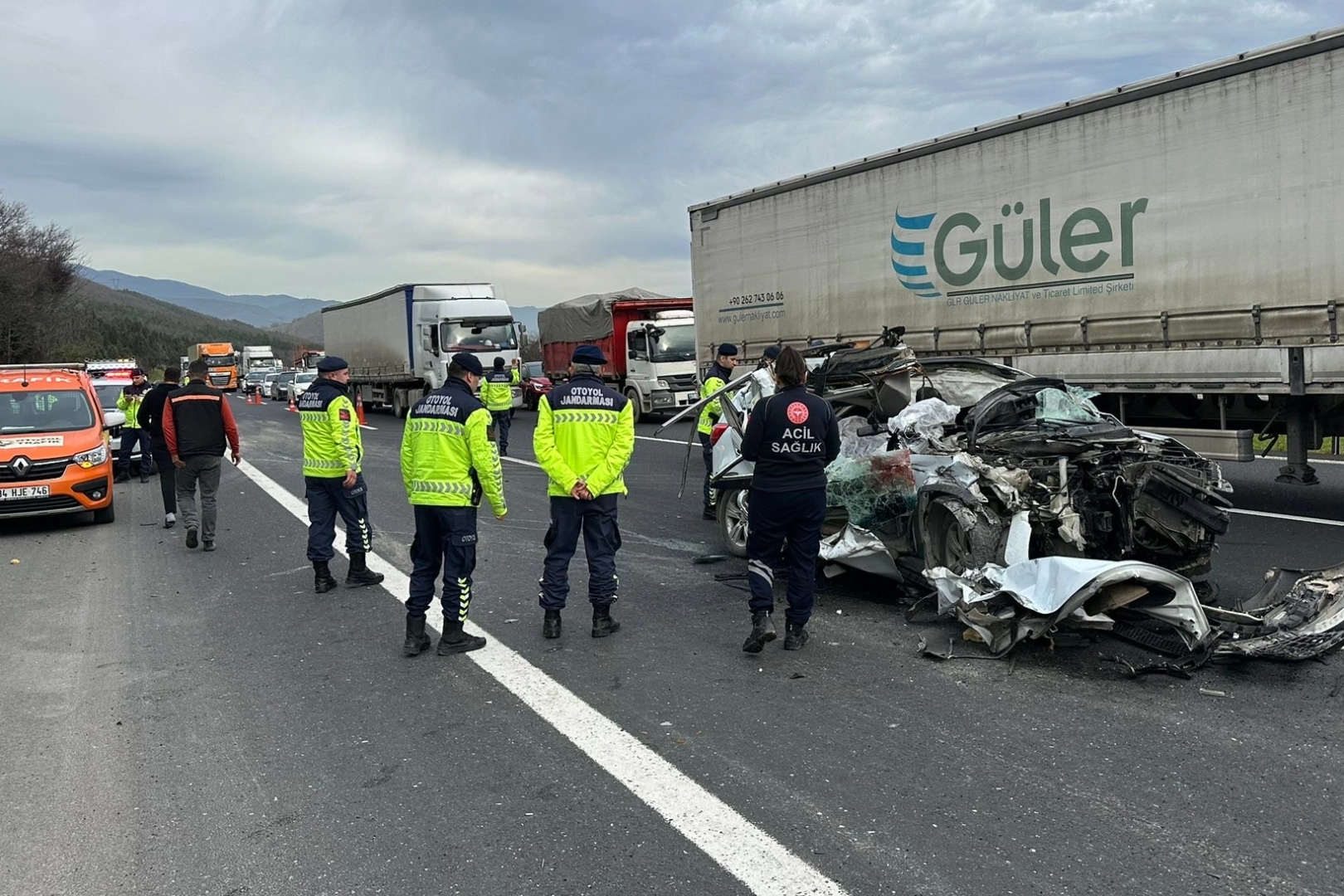 Düzce’de otoyolda feci kaza: 1 ölü, 1 yaralı 