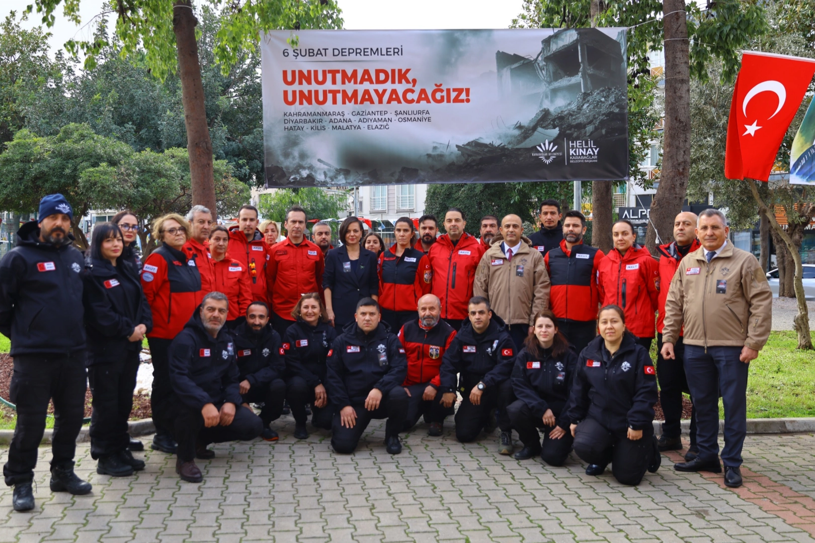 İzmir Karabağlar’da Mahalle Afet Gönüllüleri sertifikaları törenle verildi 