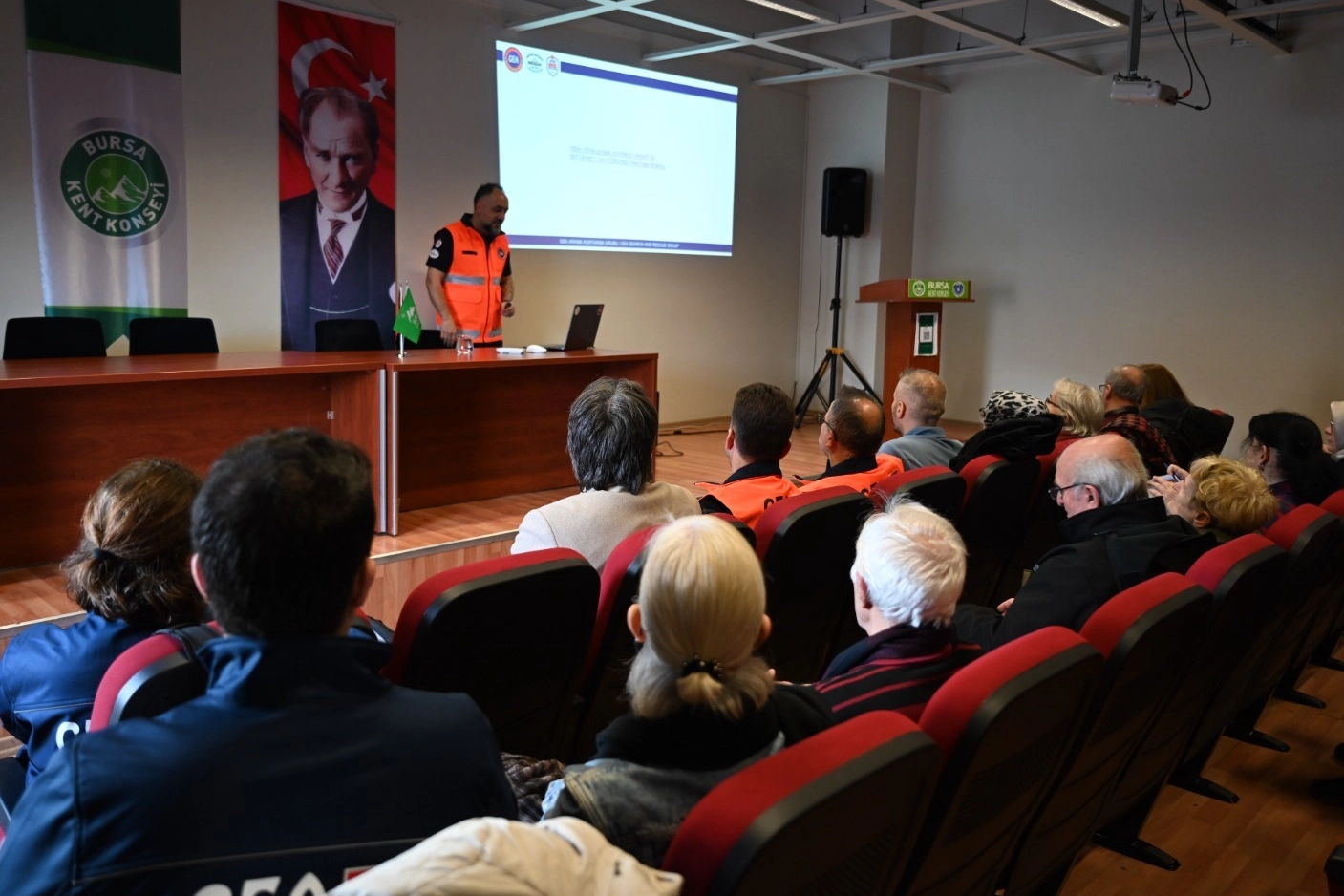 Bursa Kent Konseyi afetle mücadele ediyor 