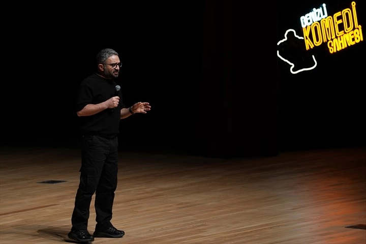 Denizli Komedi Festivali’nde kahkaha maratonu sürüyor 