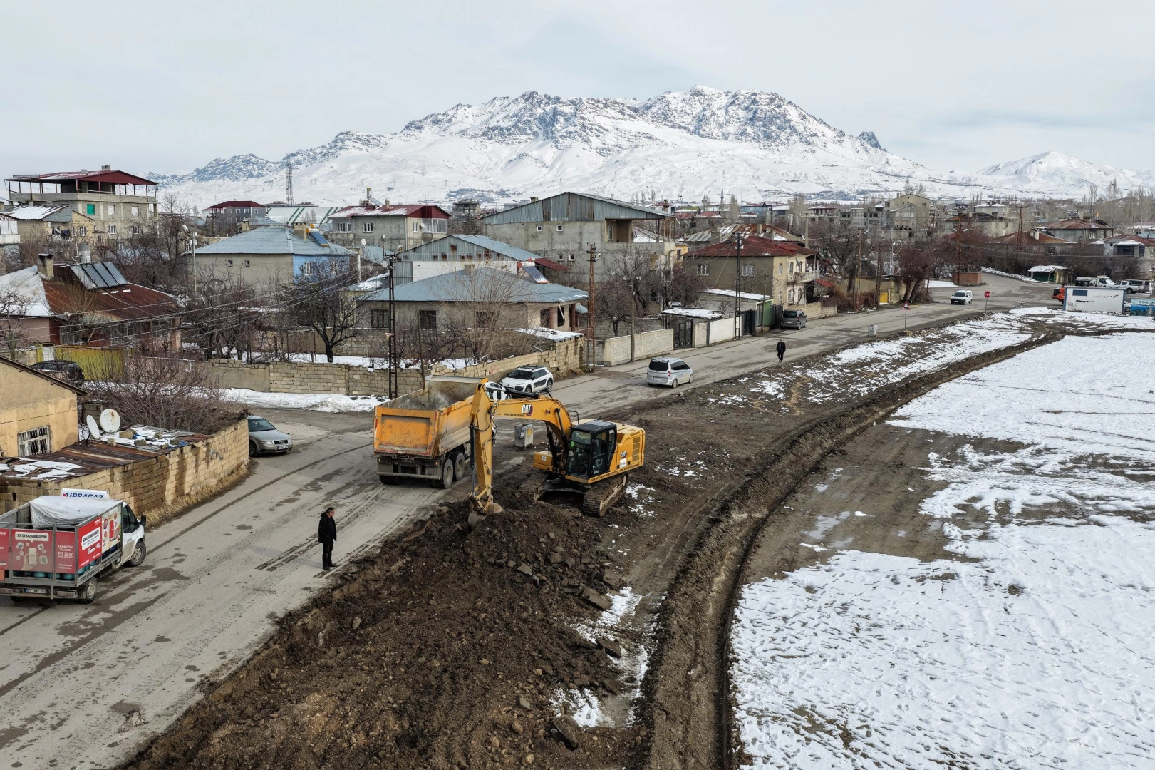 Van'da yollar genişliyor 