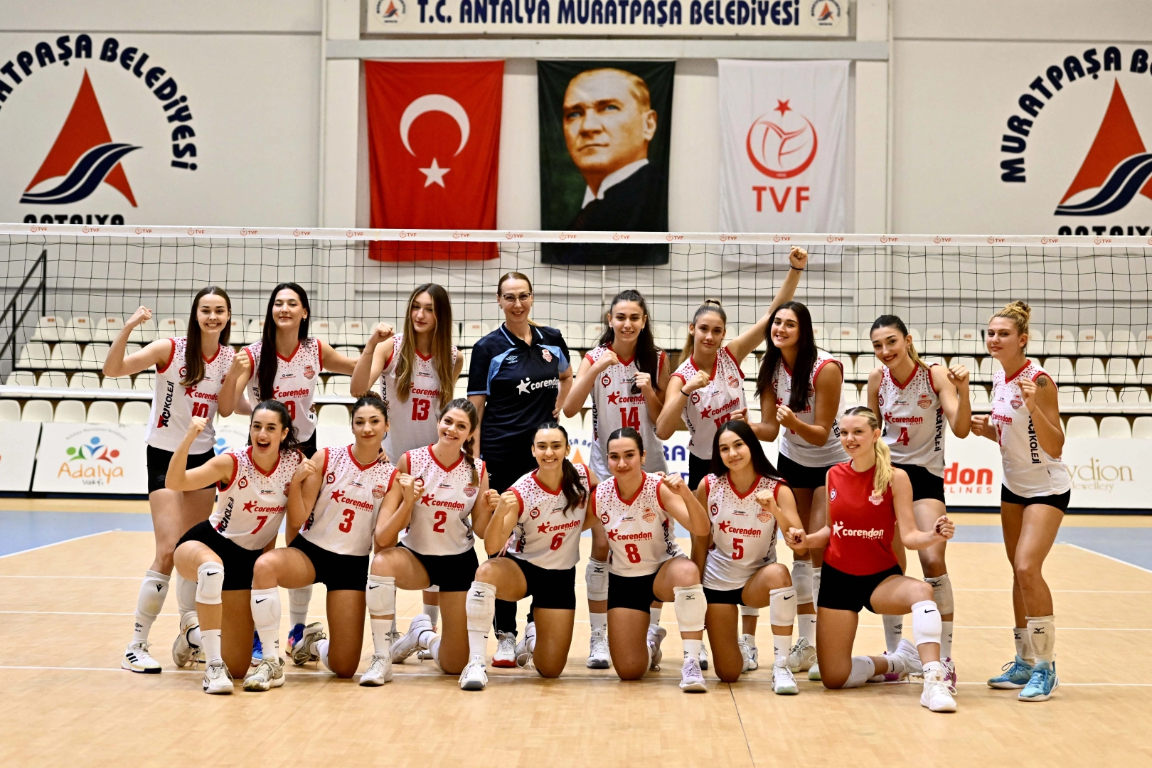 Antalya Muratpaşa'da galibiyet serisi 4'ledi 