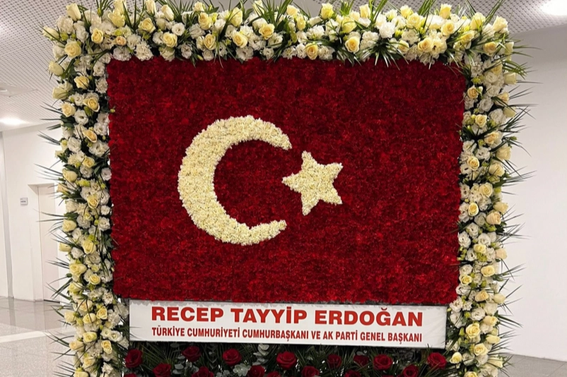 Cumhurbaşkanı Erdoğan'dan kuruluşa özel MHP'ye 57 gül 