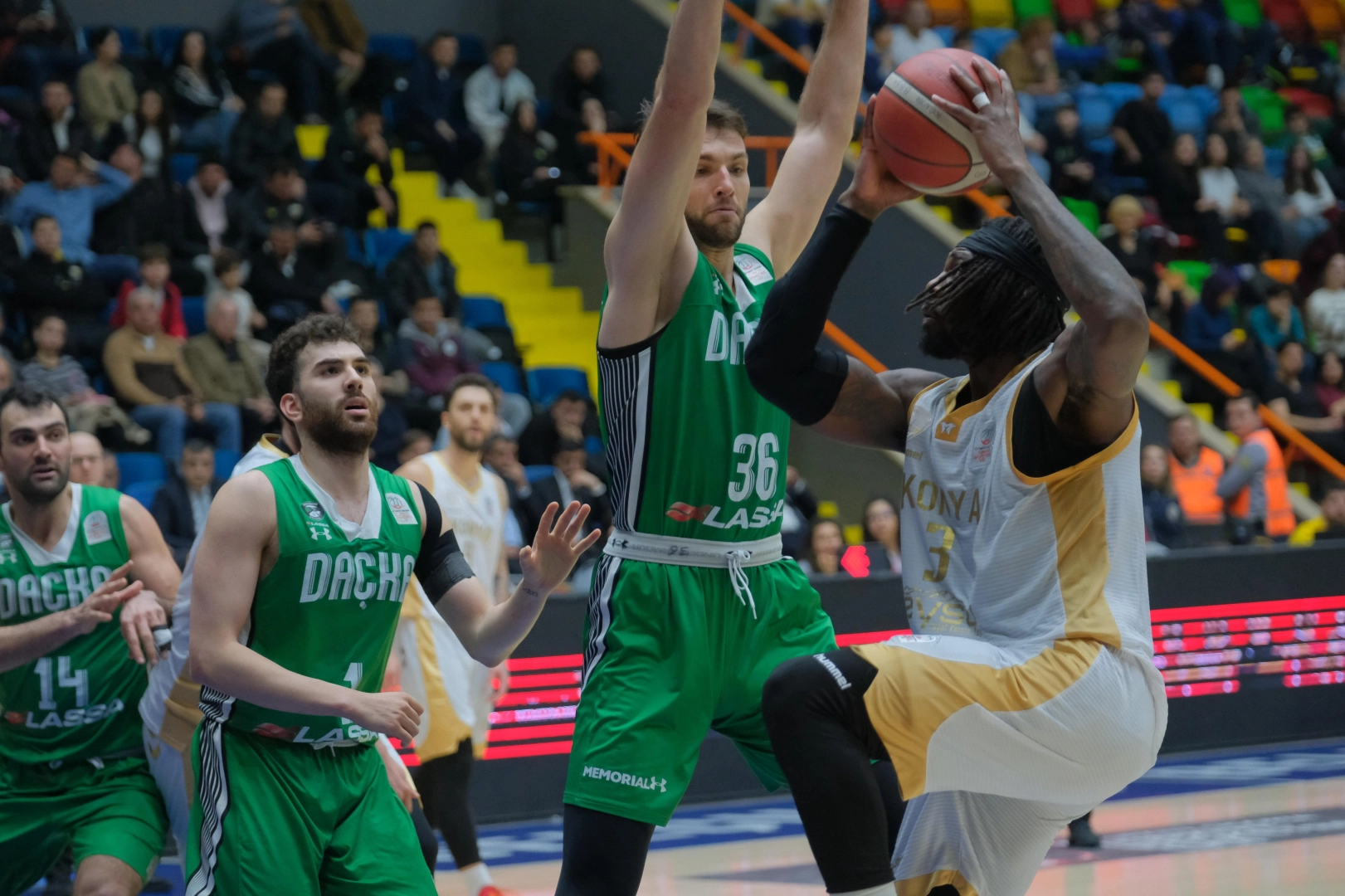 Konya Büyükşehir Belediyespor, Darüşşafaka’yı farklı yendi 